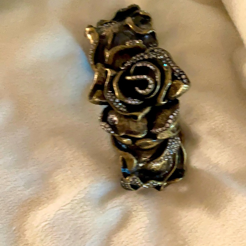 Women’s accessories